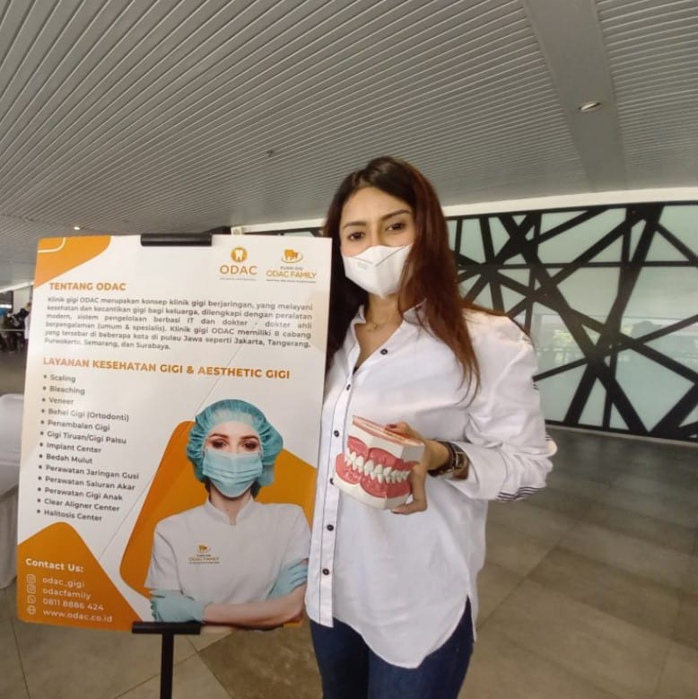 Foto 1 - Drg. Jemy Octavia, MARS., Founder Klinik Gigi ODAC  - ODAC Family, saat acara konsultasi gigi dan vaksinasi gratis untuk 1000 anak pada Jumat, 27 Agustus 2021 di QBIG BSD City, Tangerang. (Dok. Istimewa).jpg